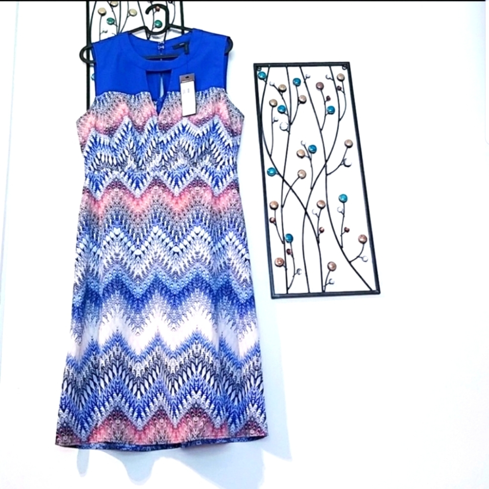 BCBGMaxAzria - NWT - zig-zag print w/ keyhole dress